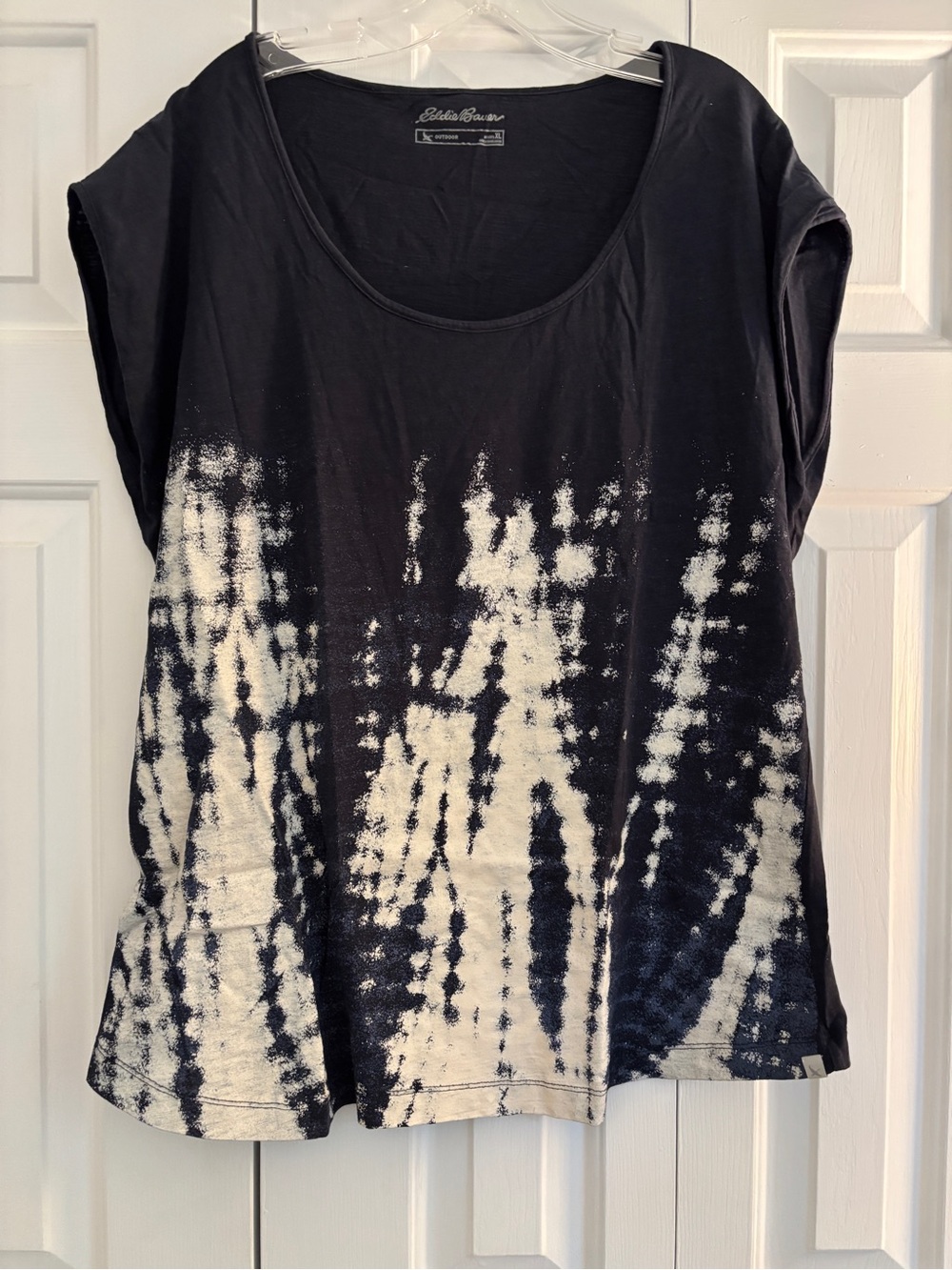 Eddie Bauer Women's Navy Scoop Neck Graphic Top XL